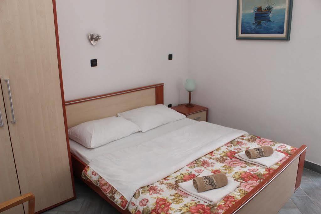 Rooms Laura Medulin Buitenkant foto